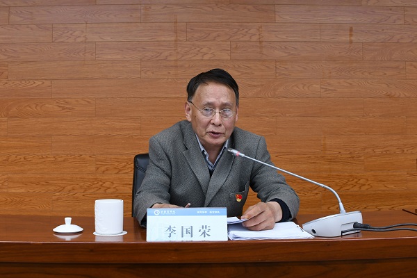 图为市委第十八巡回指导组副组长李国荣同志讲话