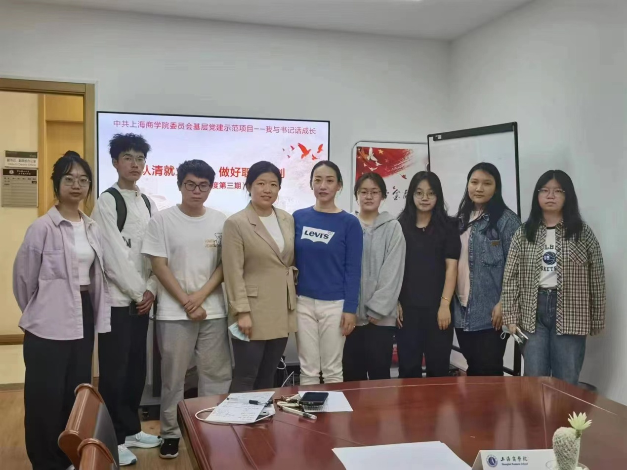 图为会后合影