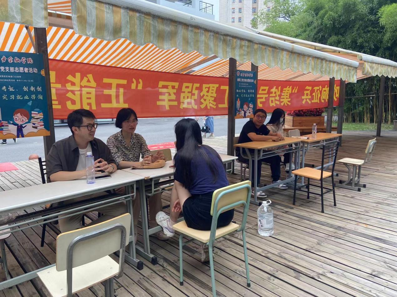 图为活动现场