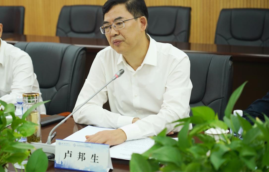 图为卢邦生发言